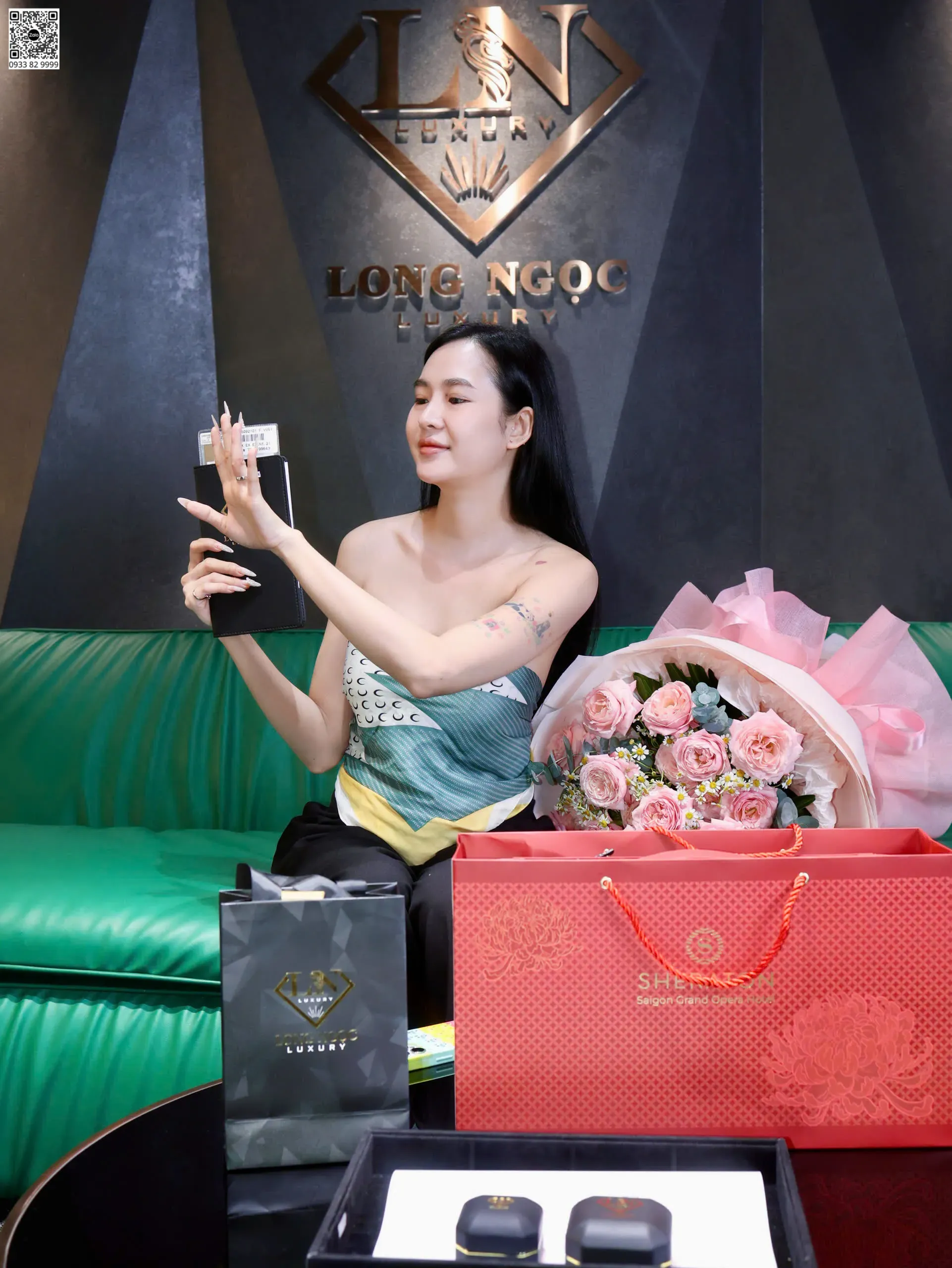 Khách hàng Long Ngọc Luxury mua kim cương Tết 2026